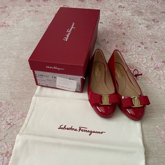 Authentic Salvatore Ferragamo Varina flats size 5C - Picture 1 of 6